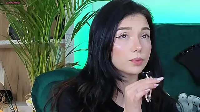 AveryWillow online show from November 2, 2025, 7:55 am