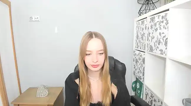 Snapshot of LilaGold chatting on January 20, 2025, 7:57 pm LilaGold online show from January 20, 2025, 7:57 pm