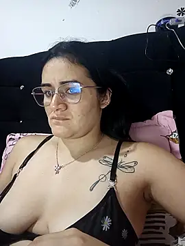 Hanna Kinsley online show from November 4, 2025, 3:38 am