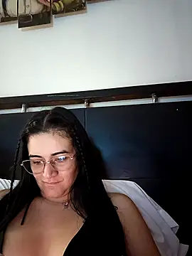 Hanna Kinsley online show from November 12, 2025, 8:30 pm