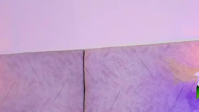 naomiii   online show from November 25, 2025, 11:43 am