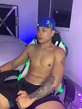 SantiagoReyesFtt online show from December 6, 2024, 5:09 am