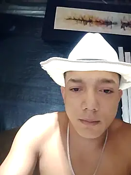 Snapshot of tayson_ chatting on April 20, 2026, 10:40 am tayson online show from April 20, 2026, 10:40 am
