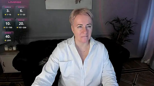 Nika Smit online show from November 14, 2025, 10:03 am