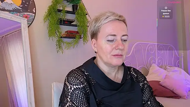 Nika Smit online show from March 13, 2026, 8:21 am