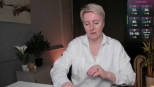 Nika Smit online show from April 24, 2026, 9:01 am