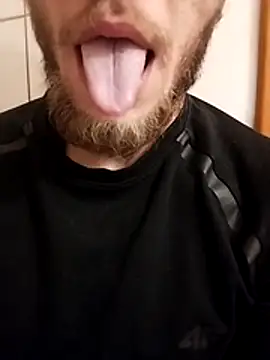 hoot denis28 online show from January 10, 2025, 1:41 pm