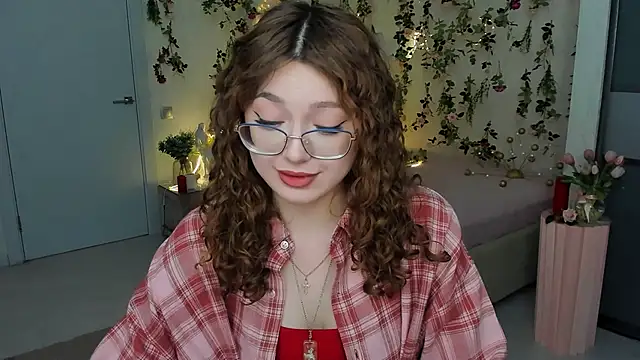 Snapshot of SereneFlame chatting on February 9, 2026, 4:11 pm SereneFlame online show from February 9, 2026, 4:11 pm