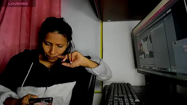 Snapshot of Nenita_Hot_ chatting on September 8, 2025, 8:52 pm Nenita Hot  online show from September 8, 2025, 8:52 pm