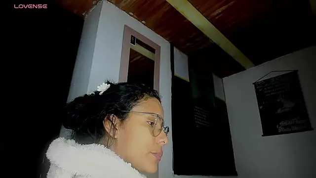 Snapshot of Nenita_Hot_ chatting on September 29, 2025, 1:44 am Nenita Hot  online show from September 29, 2025, 1:44 am