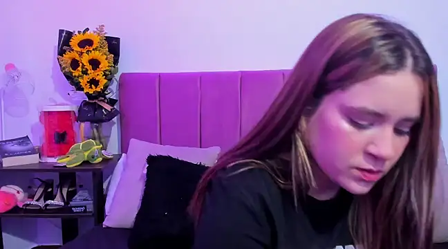 Snapshot of EmmyGray chatting on December 10, 2024, 3:30 am EmmyGray online show from December 10, 2024, 3:30 am