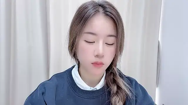 chloe-01 online show from December 16, 2024, 7:26 am