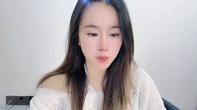 chloe-01 online show from December 22, 2025, 12:13 pm