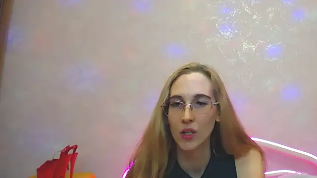 KlaryBrait online show from December 14, 2024, 3:25 pm