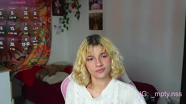 HiScarlett online show from September 18, 2025, 6:43 pm