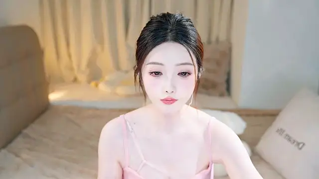 Eimile online show from March 7, 2025, 3:07 pm