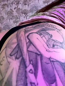 the perfectgirl online show from November 1, 2025, 8:33 pm