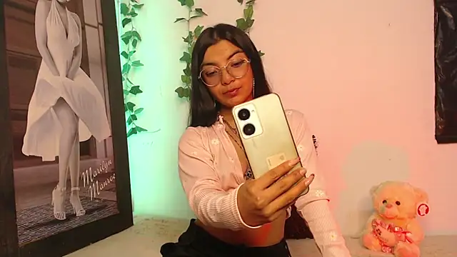 Snapshot of sofi_soft_ chatting on January 20, 2025, 11:43 pm sofi soft online show from January 20, 2025, 11:43 pm