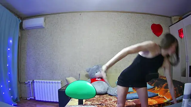 Snapshot of --Model--2 chatting on December 5, 2024, 1:17 pm --Model--2 online show from December 5, 2024, 1:17 pm