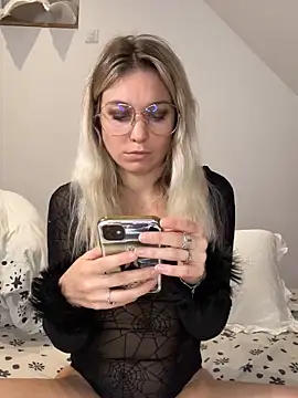 carlaaa online show from October 30, 2025, 8:53 pm