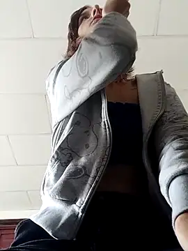 Snapshot of Ambar_Roux_ chatting on October 31, 2025, 1:23 pm Ambar Roux  online show from October 31, 2025, 1:23 pm