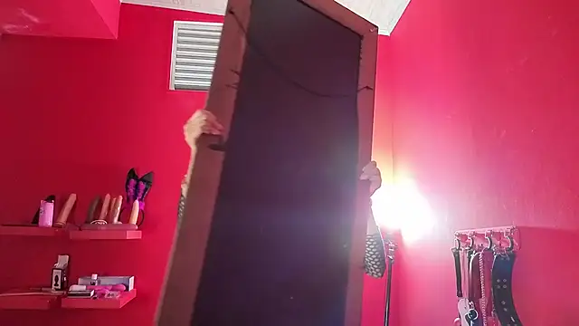 Ambar Roux  online show from March 5, 2026, 1:29 pm