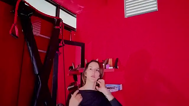 Ambar Roux  online show from May 26, 2026, 12:23 pm