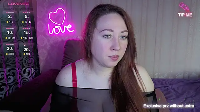 KellyCrystall online show from November 1, 2025, 3:30 am