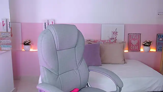 violeta leon online show from February 11, 2025, 6:19 am