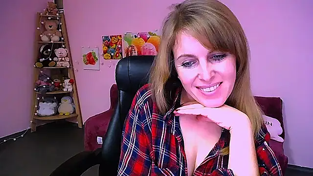 Hot Milady online show from December 16, 2025, 8:52 am