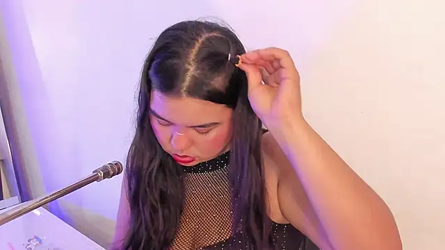 klhoe boobs online show from April 6, 2026, 4:32 am