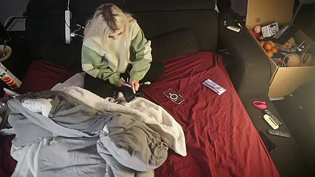 MacTroy online show from November 24, 2025, 8:41 pm