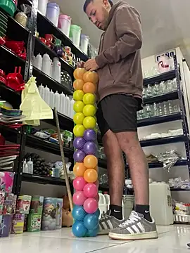 JuanZapata33 online show from December 20, 2024, 6:02 pm