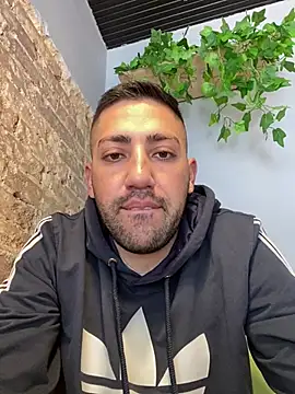 JuanZapata33 online show from December 26, 2024, 7:27 pm