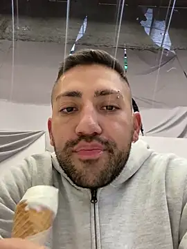 JuanZapata33 online show from January 3, 2025, 10:51 pm