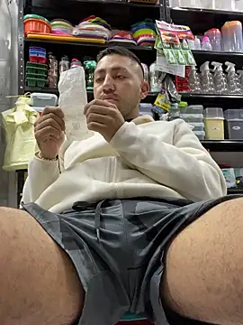 JuanZapata33 online show from October 9, 2025, 10:19 pm