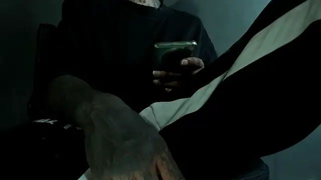 Travistanner 28 online show from April 11, 2026, 7:02 am