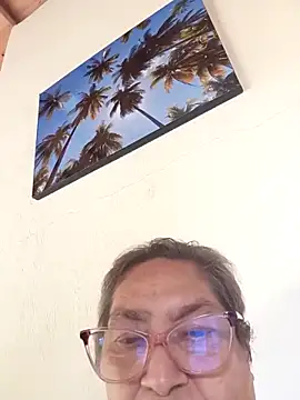 Snapshot of florecita69 chatting on April 28, 2026, 4:12 pm florecita69 online show from April 28, 2026, 4:12 pm