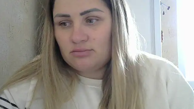 Snapshot of Honeydew-Waves chatting on October 17, 2025, 8:06 am Honeydew-Waves online show from October 17, 2025, 8:06 am