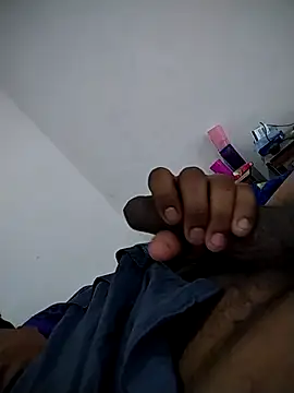 rleon998 online show from July 14, 2026, 1:39 pm
