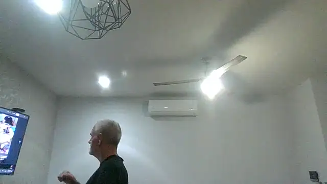 Flippyx4U online show from February 8, 2026, 4:54 pm