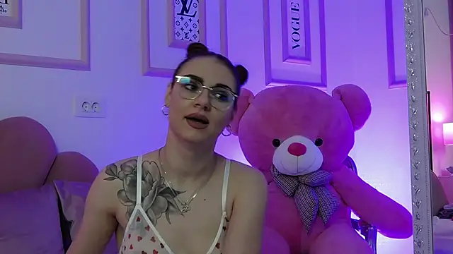 Snapshot of Abby__White chatting on February 4, 2025, 5:01 pm Abby White online show from February 4, 2025, 5:01 pm