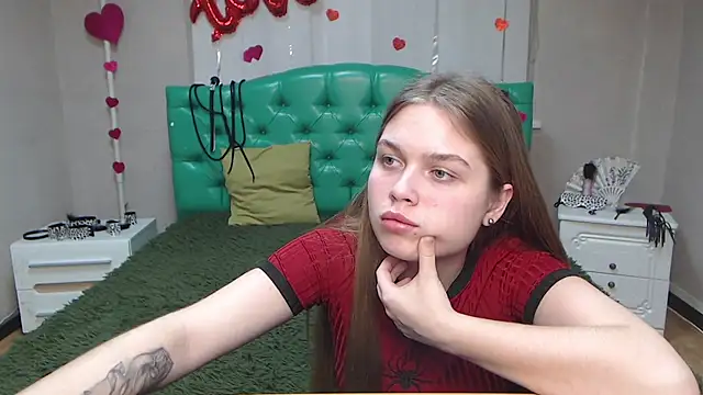 LaraPika online show from March 18, 2025, 3:21 pm