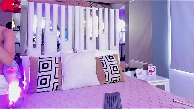 Kitty Eliffe online show from December 20, 2024, 7:17 pm