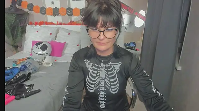 EricaAndPenelopa online show from November 1, 2025, 4:25 am