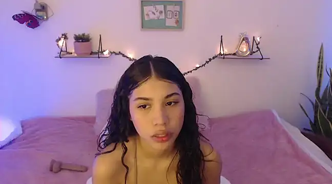 Snapshot of AmberJeong chatting on December 11, 2024, 10:27 pm AmberJeong online show from December 11, 2024, 10:27 pm