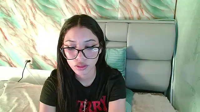 Snapshot of AmberJeong chatting on March 19, 2025, 1:54 am AmberJeong online show from March 19, 2025, 1:54 am