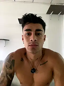 Snapshot of Danifornari chatting on October 29, 2025, 8:21 pm Danifornari online show from October 29, 2025, 8:21 pm