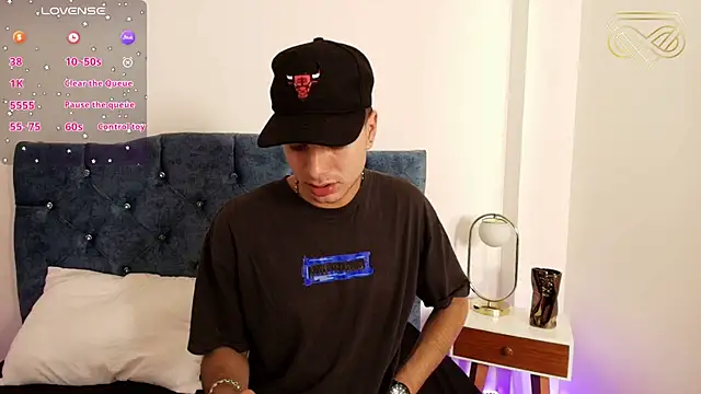 Amadeo Wild online show from December 6, 2024, 2:02 am