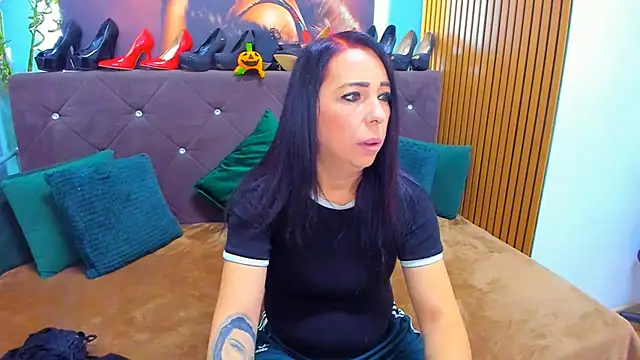 Snapshot of LauraSin chatting on October 22, 2025, 3:29 am LauraSin online show from October 22, 2025, 3:29 am